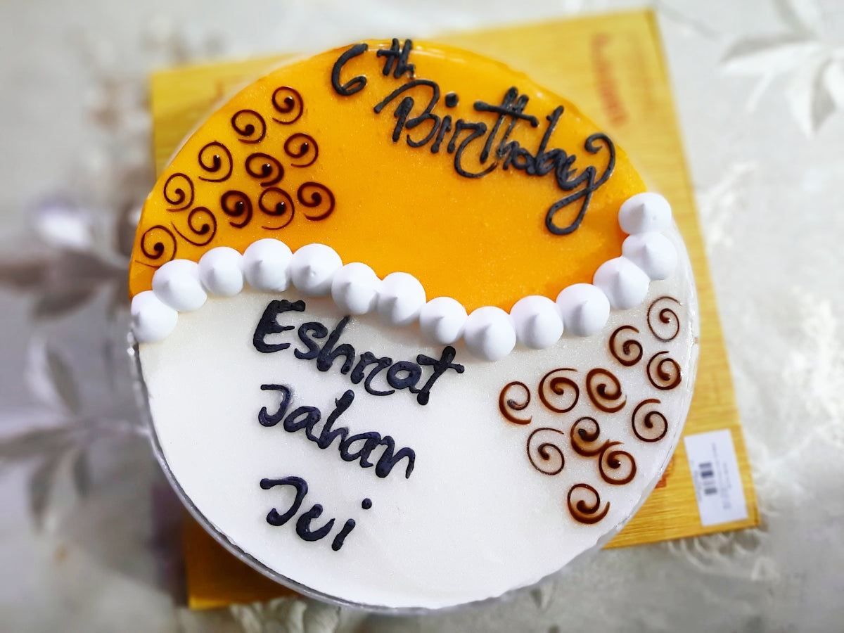 round baked yin yang cake